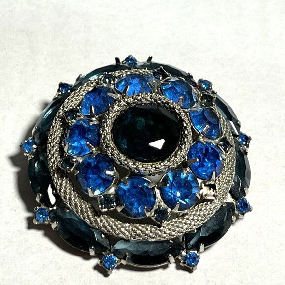 Vintage Delizza and Elster Tiered Blue Rhinestone and Mesh Brooch - Picture 4 of 7
